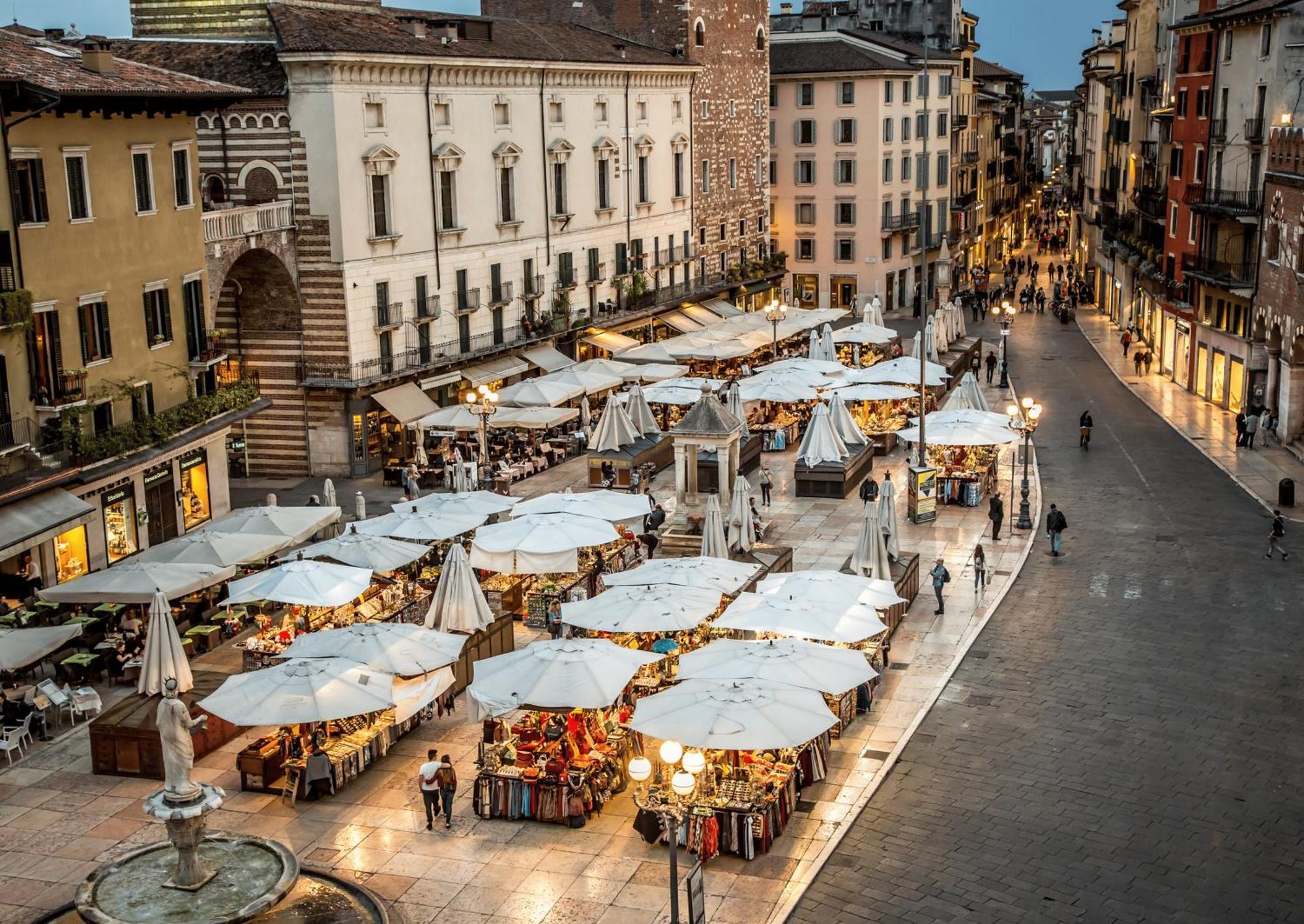 Opera Luxury Apartment Verona Buitenkant foto